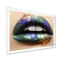 עיצוב אמנות 'שפתי אישה עם שפתון ושיניים ירוקות' הדפס אמנות ממוסגר מודרני