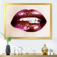עיצוב אמנות 'תקריב של שפתיים נשיות סגולות' הדפס אמנות ממוסגר מודרני